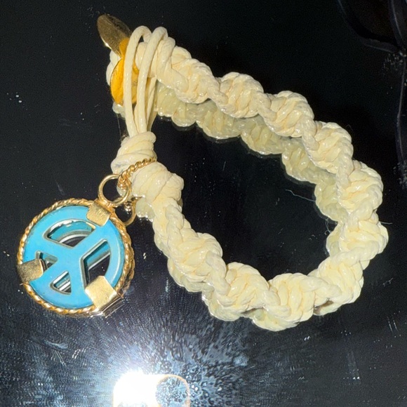 Chic Cream and Gold Women's Bracelet with Turquoise Charm - Picture 3 of 5